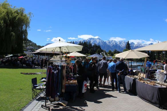 0845_queenstown_market_near_pier